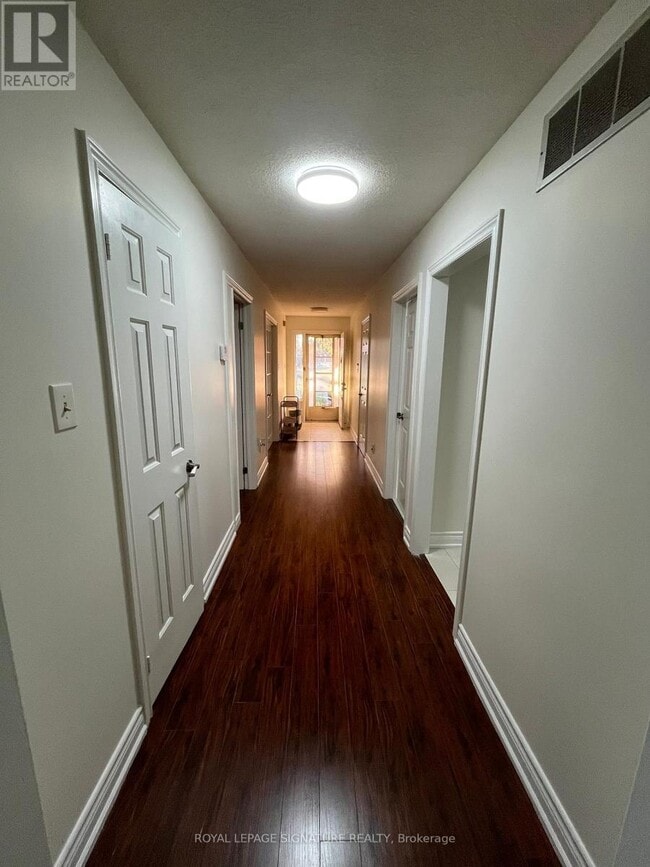 Building Photo - 327 Evergreen Crescent