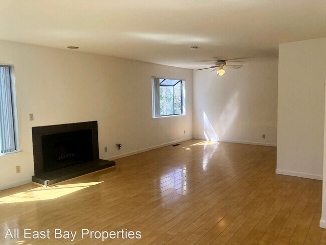 Building Photo - 2 br, 1.5 bath House - 1737 Dalessi Drive