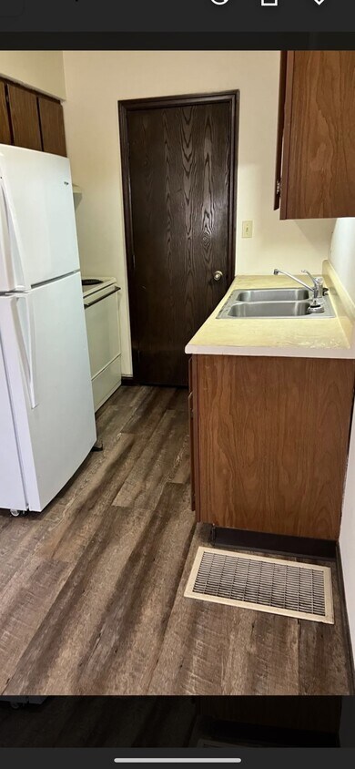 Building Photo - Maple Pointe Apartments