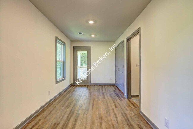 Foto del edificio - 1018 Hampton Locust Grove Rd
