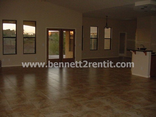 Building Photo - 1174 N Acacia Rd