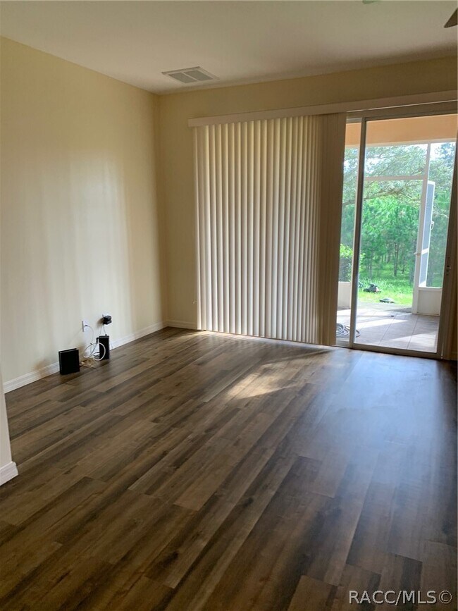 Foto del edificio - 1600 W Spring Meadow Loop