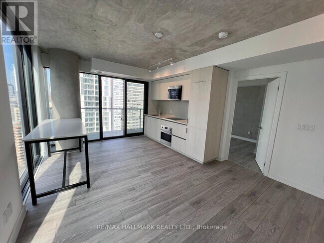 Building Photo - 47 Mutual St