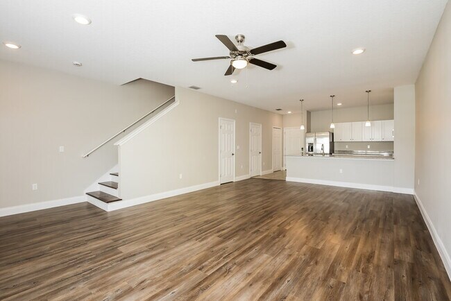 Building Photo - 104 Eleven Oaks Cir