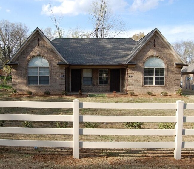 Building Photo - 25 Moss Woods Cove