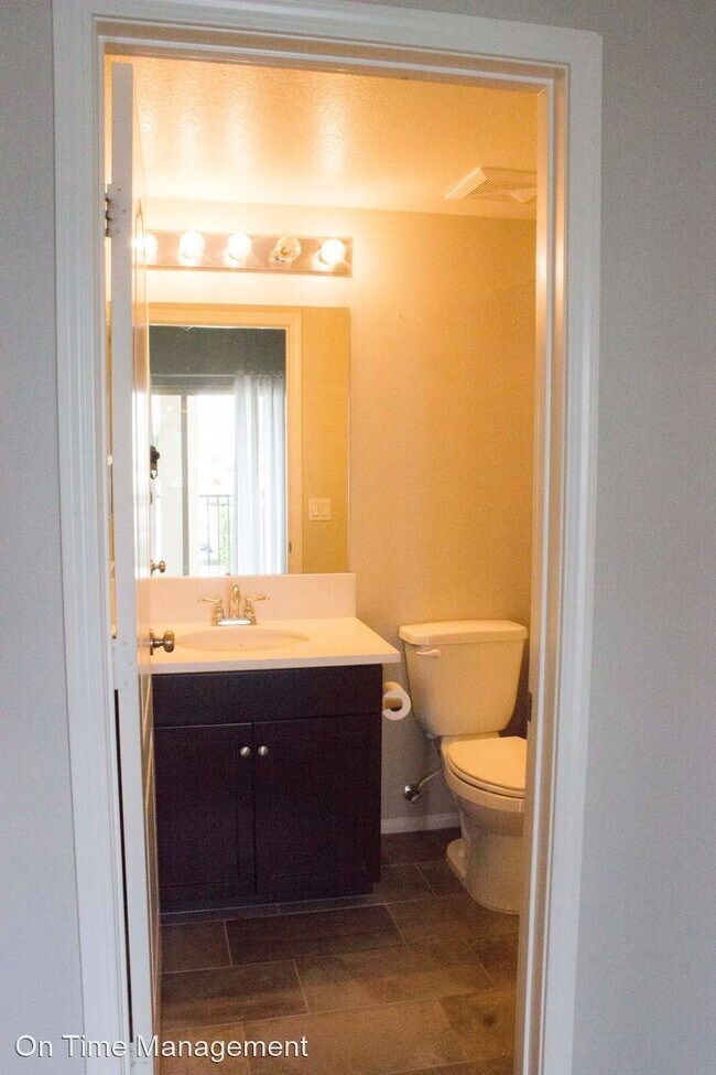 Foto del edificio - 2 br, 3 bath House - 2950 E 19th Street Un...