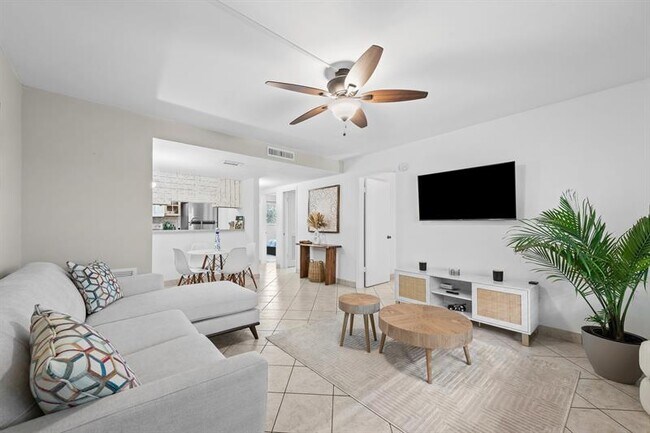 Building Photo - 1000 SE 15th St