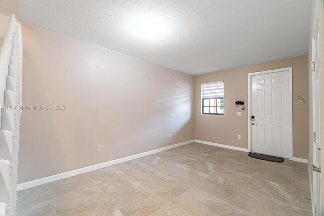 Foto del edificio - 3360 SE 1st St