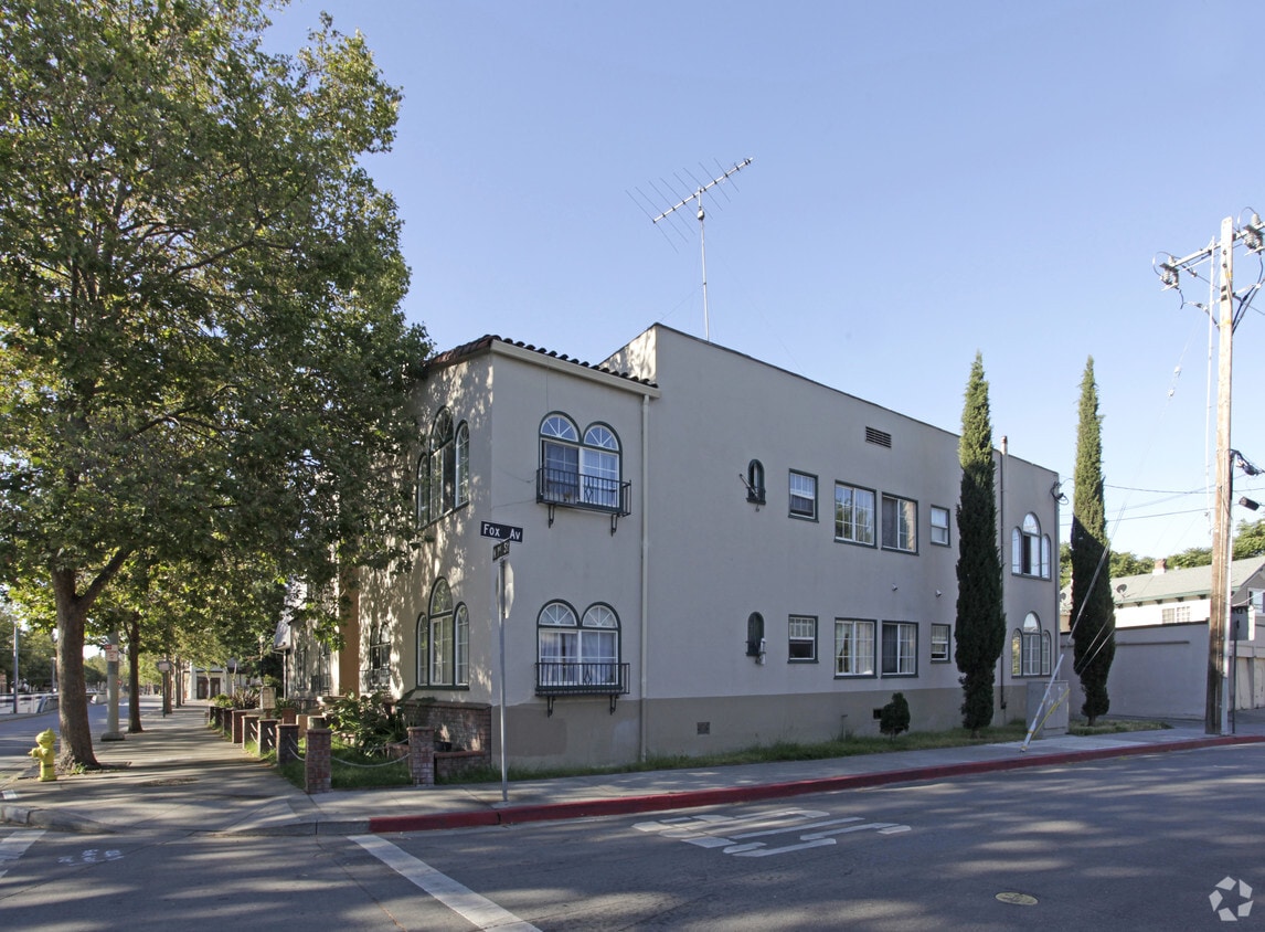 Primary Photo - 445 N 1st St