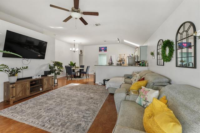 Building Photo - 836 W Colony Dr