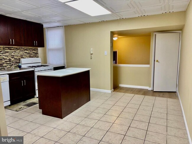 Building Photo - 455 Fairmount Ave