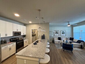 Building Photo - 425 El Rio St