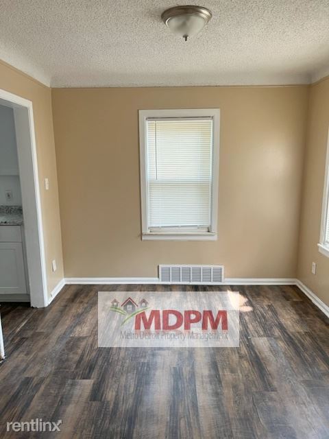 Foto del edificio - 3 br, 1 bath House - 18709 Runyon St