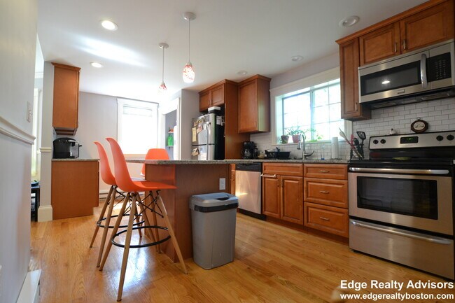 Building Photo - 64 Tremont St