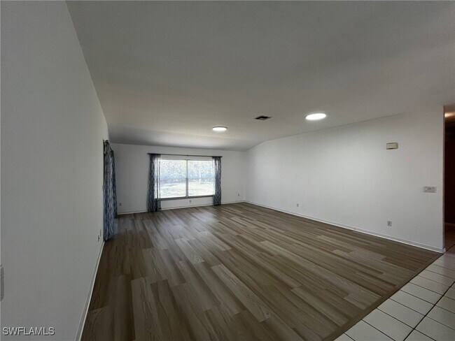 Foto del edificio - 1175 Moon Lake Dr