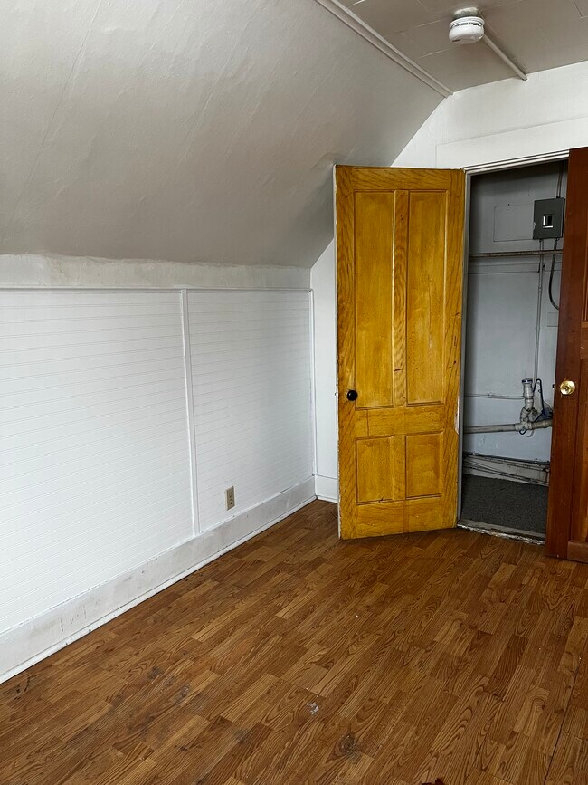 Bedroom - 15 Third St