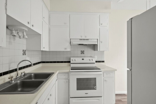 Building Photo - La Mariposa Apartments