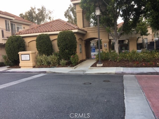 Foto del edificio - 2617 E Chapman Ave