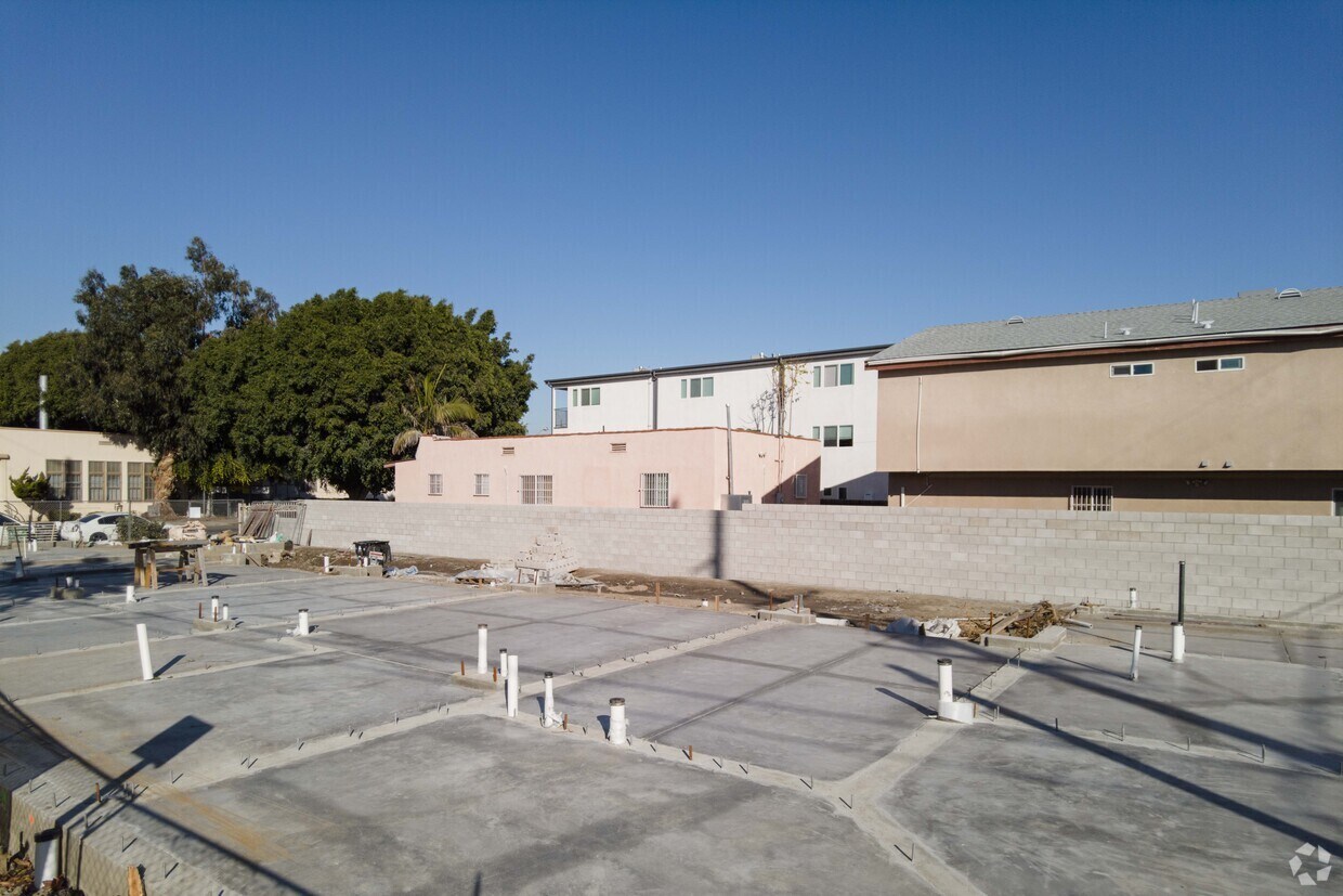 November 2022 - 1298 W 37th St