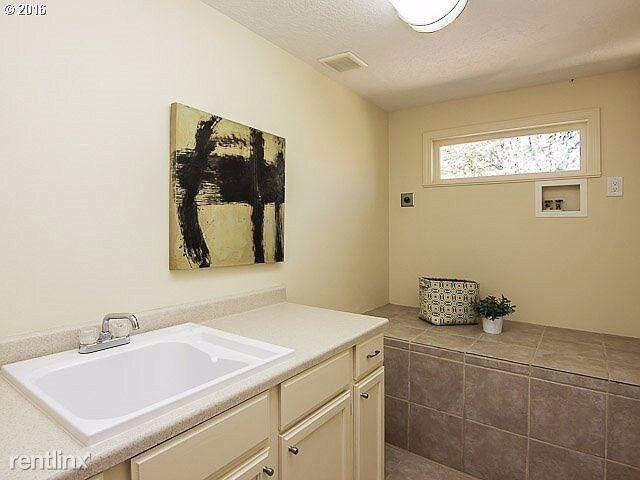 Foto del edificio - 4615 W Burnside Rd