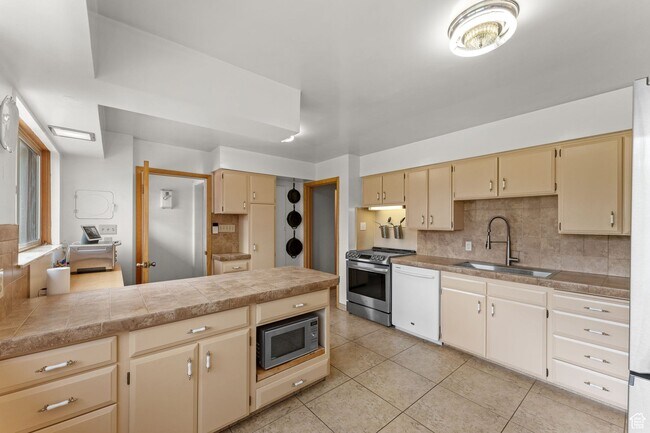 Building Photo - 1350 36th St