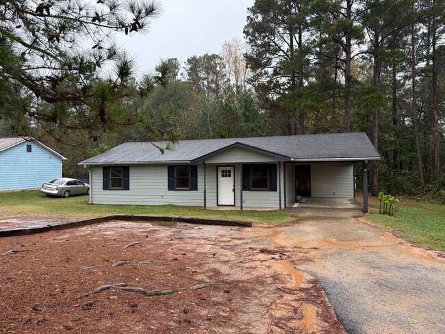 Building Photo - 3 Bedroom 2 bath Ranch located a short dis...