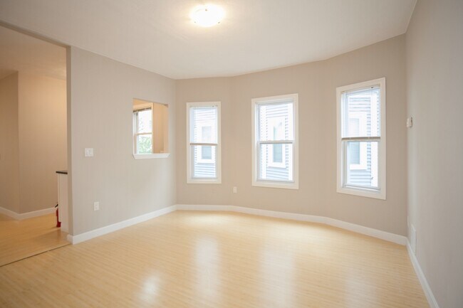 Foto del edificio - 33 Bromfield Rd