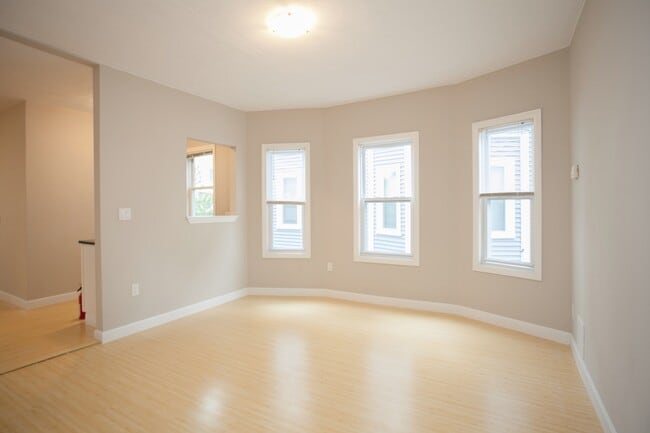 Building Photo - 33 Bromfield Rd