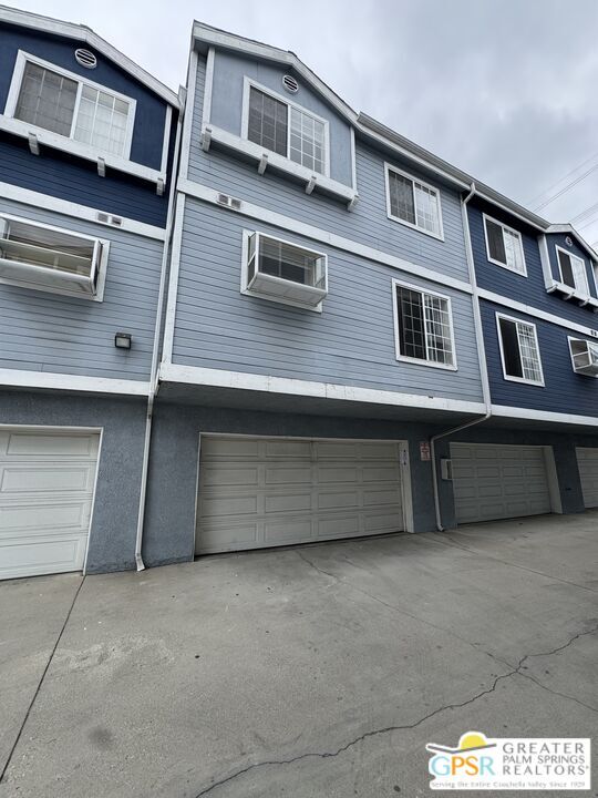 Foto del edificio - 17042 Downey Ave