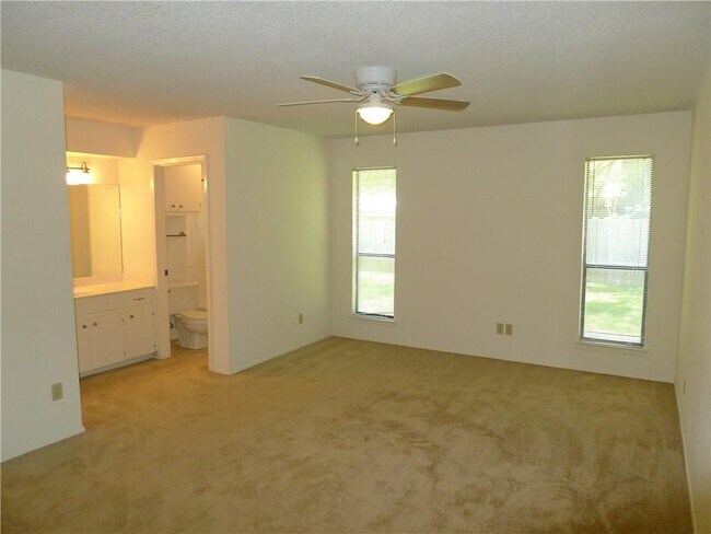 Building Photo - 4911 White Elm Dr