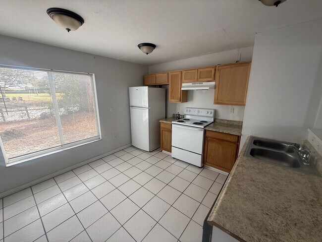 Foto del edificio - 1527 Schoolhouse St