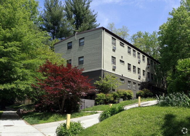 Primary Photo - 4595-4597 MacArthur Blvd NW