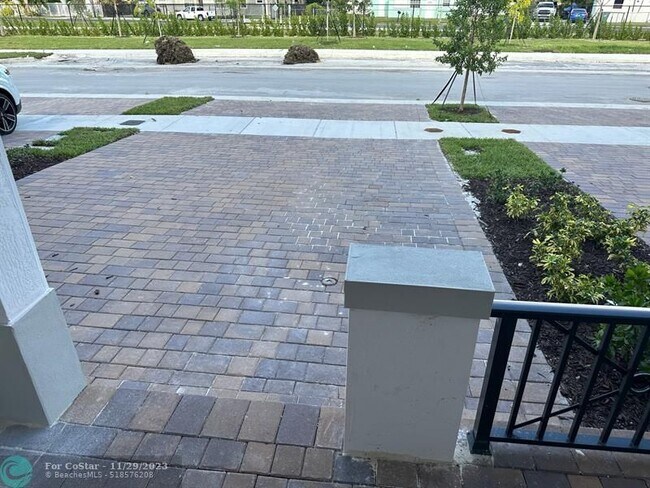 Foto del edificio - 12924 NW 22nd Ave