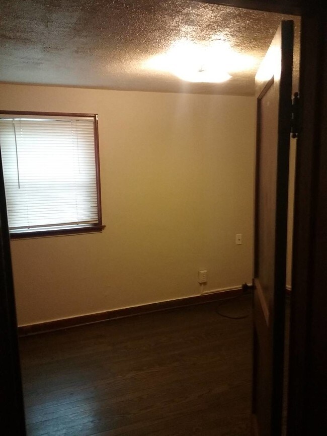 Foto del edificio - 2306 Schrage Ave
