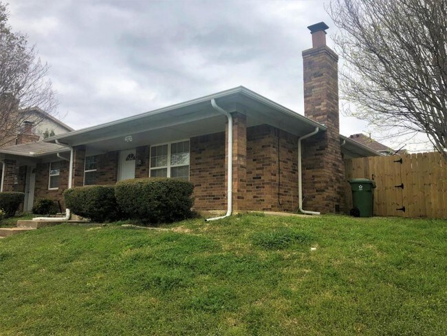 Foto del edificio - 2800 Shady Grove Dr