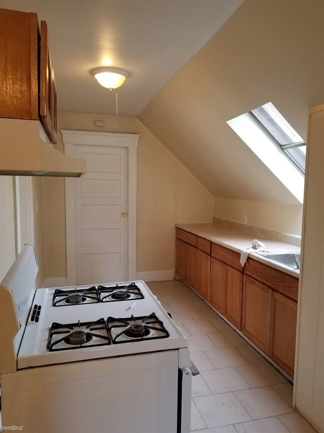 Foto del edificio - 2 br, 1 bath  - 125 Butler St #3