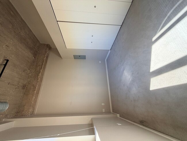 Building Photo - 758 N Larrabee St