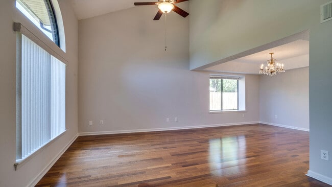 Building Photo - 213 Bayberry Dr