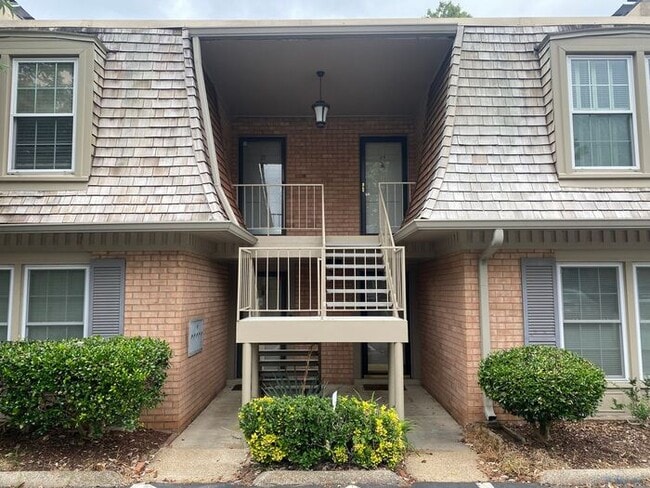 Beautiful 2 Bedroom / 2 Bath Apartment in Green Hills Under $2000! - Beautiful 2 Bedroom / 2 Bath Apartment in Green Hills Under $2000!