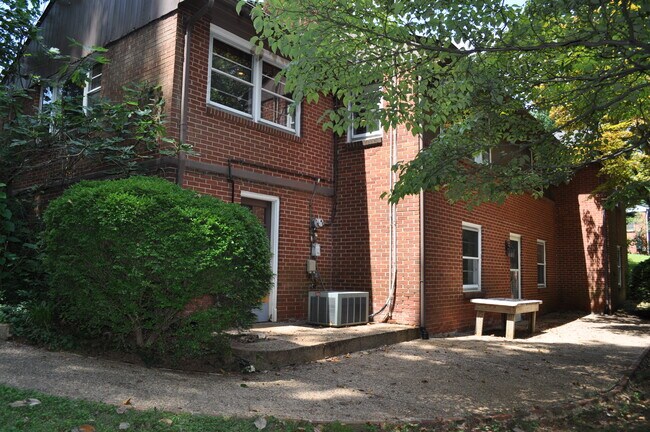 back of house - 721 Lyons Ave