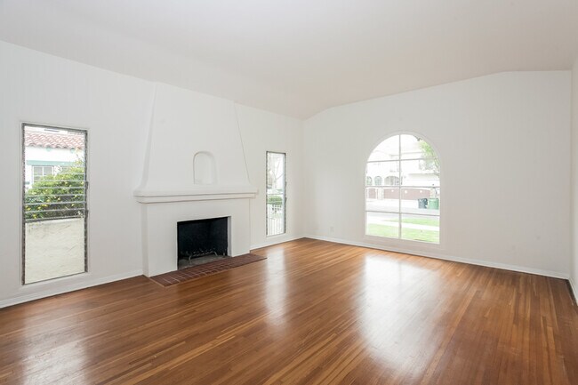 Living Room - 2049 Greenfield Ave