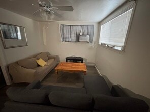 Building Photo - 928 Main St