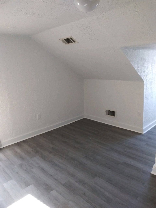 Building Photo - 363 Pattison St