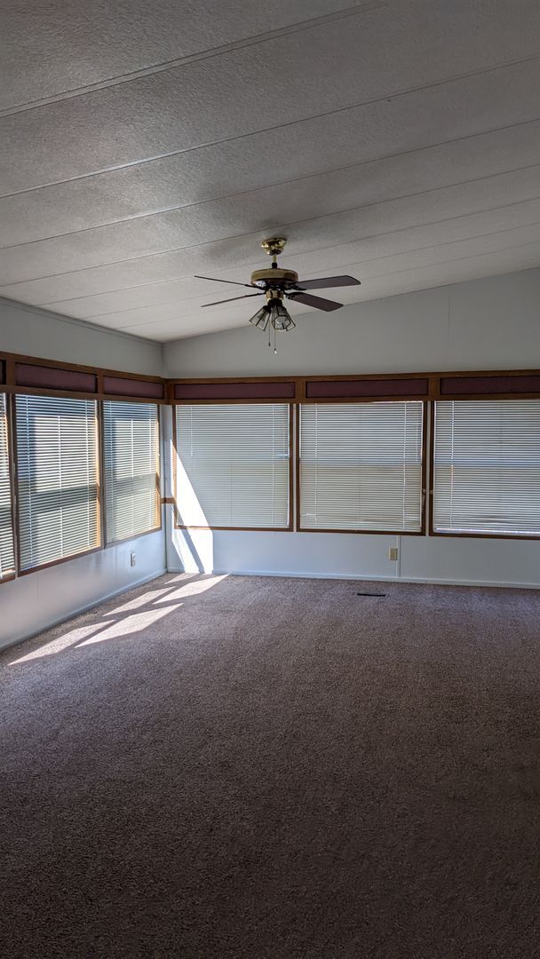 Building Photo - Updated Manufactured home in nice neighborhood