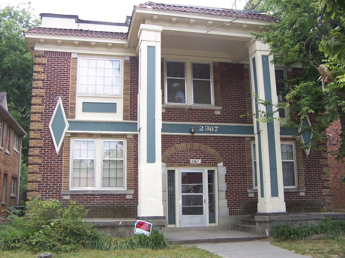 Building Photo - 2367 Forrest Ave