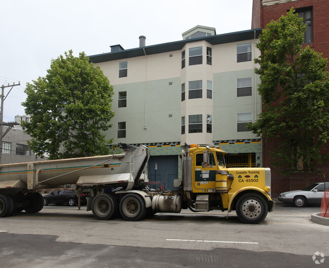 Building Photo - 135 Valencia St