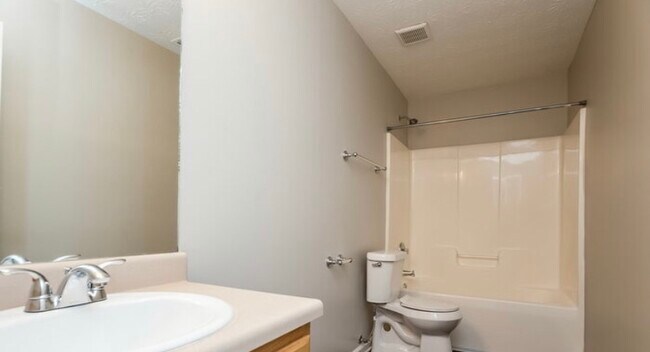 Building Photo - 420 Cathedral Dr