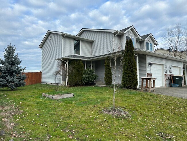 Building Photo - Remodeled 3 bedroom Duplex in Yelm availab...