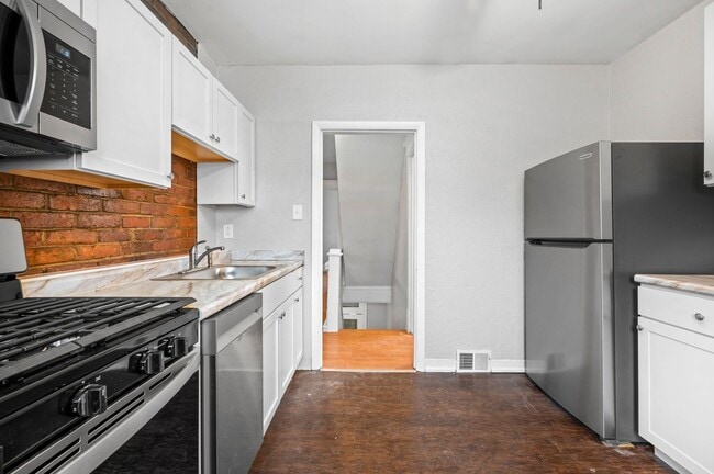 Building Photo - 28 E Meyers St