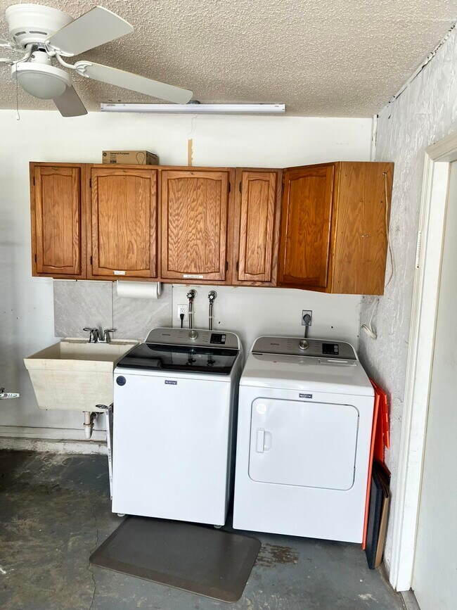 Foto del edificio - 1240 SE Palm Beach Rd